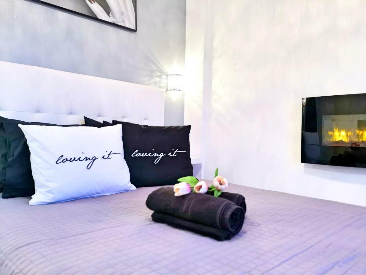 Pure Bliss Luxury Beachfront Apartment With Panoramic Sea Views, Electric Bbq, Gym Equipment And More Agia Triada  Eksteriør billede